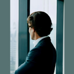 A neurociência da motivação revela como CEOs de alta performance elevam seus resultados ao alinhar mente, foco e decisões estratégicas, segundo análise de Ian dos Anjos Cunha.