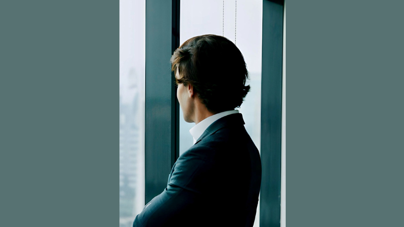 A neurociência da motivação revela como CEOs de alta performance elevam seus resultados ao alinhar mente, foco e decisões estratégicas, segundo análise de Ian dos Anjos Cunha.