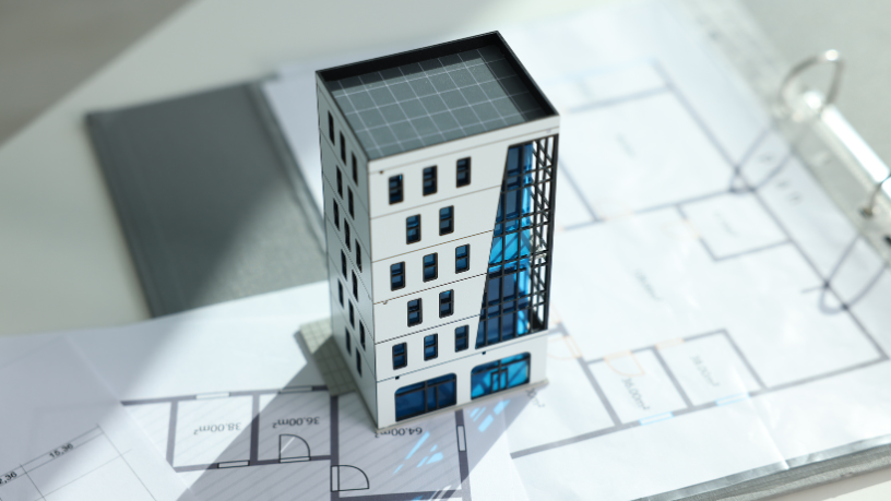 No mercado imobiliário, conforto ambiental começa no planejamento construtivo e na engenharia aplicada ao uso real. Alex Nabuco Dos Santos reforça a importância de projetar com eficiência desde o início.