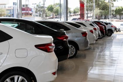 Emplacamento de veículos em Minas Gerais acelera economia e revela nova fase do consumo