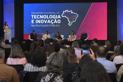 Os rumos da educação pública e o impacto da política de inovação tecnológica nas escolas de Minas Gerais